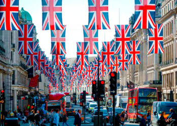 ട്രംപിന്റെ-താരിഫ്:-തകര്‍ച്ച-നേരിട്ട്-ബ്രിട്ടണിന്റെ-സാമ്പത്തിക-മേഖല