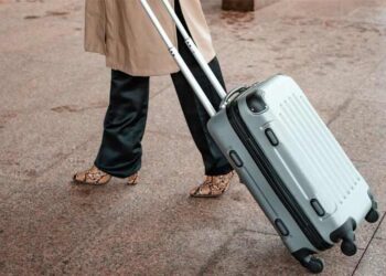 സമയവും-പണവും-ലാഭിക്കാം;-‘നേക്കഡ്-ഫ്ലൈയിങ്’-പരീക്ഷിച്ചിട്ടുണ്ടോ?