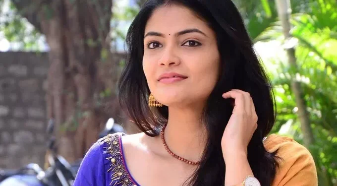 പബ്-ജീവനക്കാരെ-അപമാനിച്ചു,-അസഭ്യം-പറഞ്ഞു;-തെലുങ്ക്-നടിക്കെതിരെ-കേസ്-എടുത്ത്-പൊലീസ്