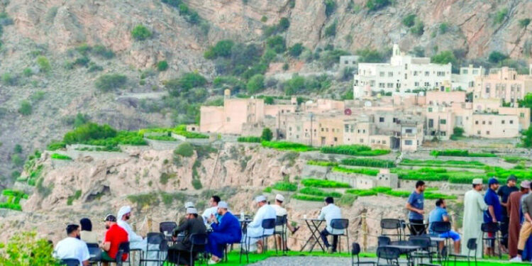 ദാ​ഖി​ലി​യ​യി​ൽ-എ​ത്തി​യ​ത്-4,15,000-വി​നോ​ദ​-സ​ഞ്ചാ​രി​ക​ൾ