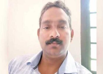 രാത്രി-ഉറങ്ങാറില്ല,-ഇഷ്ട-വിനോദം-ആരാന്റെ-പോസ്റ്റുകൾക്കു-താഴെ-കുത്സിത-കമന്റുകൾ-ഇടാൻ,-ഇരകൾ-സ്ത്രീകൾ-മുതൽ-മുൻ-മന്ത്രിവരെ,-പവി-ആനന്ദാശ്രമം-ഫേസ്ബുക്കിൽ-4000-ത്തിൽ-അധികം-ഫോളോവേഴ്സ്,-പലപ്പോഴും-മദ്യപിച്ച്-ഓഫിസിലെത്തുമെന്ന്-സഹപ്രവർത്തകർ