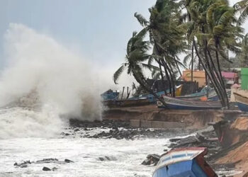 ഉയര്‍ന്ന-തിരമാല-ജാഗ്രത-നിര്‍ദേശം;-മത്സ്യത്തൊഴിലാളികളും-തീരദേശവാസികളും-പ്രത്യേക-ജാഗ്രത-പാലിക്കണം