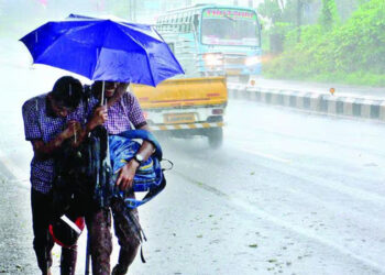 കനത്ത-മഴ;-അഞ്ച്-ജില്ലകളിലെ-വിദ്യാഭ്യാസ-സ്ഥാപനങ്ങള്‍ക്ക്-നാളെ-അവധി-പ്രഖ്യാപിച്ച്-കളക്ടര്‍മാര്‍