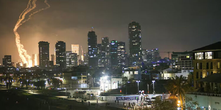 ‘വ്യോമാതിർത്തിയുടെ-നിയന്ത്രണം-ഏറ്റെടുത്തു,-മിസൈലുകൾ-വിക്ഷേപിച്ചാൽ-ടെഹ്റാൻ-കത്തും’,-മുന്നറിയിപ്പുമായി-ഇസ്രയേൽ