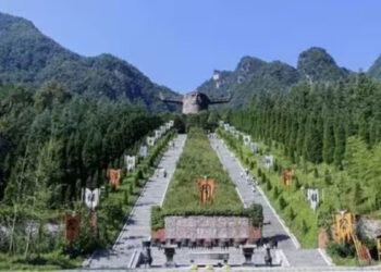 വിനോദസഞ്ചാരകേന്ദ്രത്തിൽ-വേഷം-മാറി-പ്രകടനം-നടത്താൻ-ആളെ-വേണം;-പ്രതിദിന-വേതനം-6000-രൂപ,-ക്ഷണിച്ച്-ചൈന