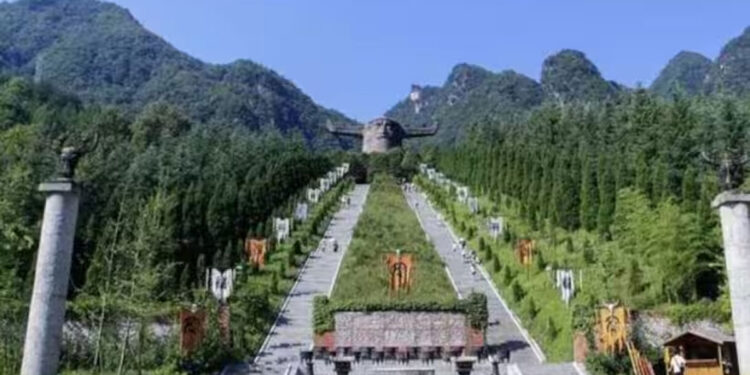 വിനോദസഞ്ചാരകേന്ദ്രത്തിൽ-വേഷം-മാറി-പ്രകടനം-നടത്താൻ-ആളെ-വേണം;-പ്രതിദിന-വേതനം-6000-രൂപ,-ക്ഷണിച്ച്-ചൈന