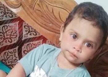 ബുള്ളറ്റ്-മറ്റൊരു-വാഹനത്തെ-മറികടക്കുന്നതിടെ-ഓട്ടോയിലിടിച്ചു,-ഉമ്മയുടെ-കയ്യിൽ-നിന്ന്-തെറിച്ചുവീണ്-ഒരു-വയസുകാരന്-ദാരുണാന്ത്യം