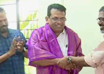 പാലക്കാട്-മണ്ഡലം-പ്രസിഡന്റ്-സിപിഎമ്മിൽ-ചേർന്നു,-പാർട്ടി-മാറിയയുടൻ-കമ്മിറ്റി-ഓഫിസ്-ചുവര്-പെയിന്റടിച്ച്-ചുവപ്പിക്കാനുള്ള-ശ്രമത്തിൽ-സംഘർഷം,-പാർട്ടിമാറിയത്-ഡിസിസി-പ്രസിഡൻ്റ്-ഗ്രൂപ്പിസത്തിന്-വഴിയൊരുക്കുന്നുവെന്ന്-ആരോപിച്ച്