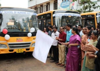 1.83-കോടി-ചെലവിൽ-എട്ട്-പുതുപുത്തൻ-ബസുകൾ,-ആരോഗ്യ-മന്ത്രി-ഫ്ലാഗ്-ഓഫ്-ചെയ്തു,-നഴ്സിങ്-സ്കൂളുകൾക്ക്