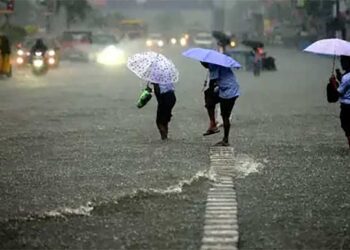 ഇന്നും-നാളെയും-കൂടി-കനത്ത-മഴ-തുടരുമെന്ന്-മുന്നറിയിപ്പ്…!!-വടക്കൻ-കേരളത്തിൽ-മഴ-കനക്കും…-പത്ത്-ജില്ലകളിൽ-ജാഗ്രതാ-നിർദേശം…;-ഇന്ന്-അവധി-പ്രഖ്യാപിച്ച-സ്കൂളുകൾ…