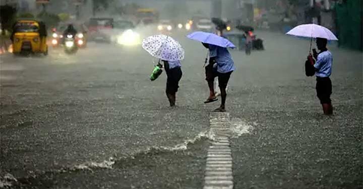 ഇന്നും-നാളെയും-കൂടി-കനത്ത-മഴ-തുടരുമെന്ന്-മുന്നറിയിപ്പ്…!!-വടക്കൻ-കേരളത്തിൽ-മഴ-കനക്കും…-പത്ത്-ജില്ലകളിൽ-ജാഗ്രതാ-നിർദേശം…;-ഇന്ന്-അവധി-പ്രഖ്യാപിച്ച-സ്കൂളുകൾ…