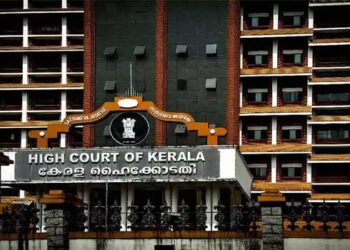 യാത്രക്കാർക്ക്-സു​ഗമമായ-റോഡ്-യാത്ര-ഒരുക്കാനാവില്ലെങ്കിൽ-പിന്നെ-എന്തിനാ-ടോൾ-പിരിക്കുന്നത്?-അതിനു-കഴിയില്ലെങ്കിൽ-ടോൾ-പിരിക്കാൻ-പാടില്ല-ഹൈക്കോടതി