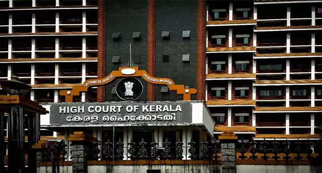 യാത്രക്കാർക്ക്-സുഗമമായ-റോഡ്-യാത്ര-ഒരുക്കാനാവില്ലെങ്കിൽ-പിന്നെ-എന്തിനാ-ടോൾ-പിരിക്കുന്നത്?-അതിനു-കഴിയില്ലെങ്കിൽ-ടോൾ-പിരിക്കാൻ-പാടില്ല-ഹൈക്കോടതി
