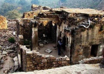 ശാപങ്ങൾ-മുതൽ-ചുഴലിക്കാറ്റുകൾ-വരെ:-ഇന്ത്യയിലെ-ഏറ്റവും-നിഗൂഢമായ,-ചരിത്രം-ഒളിപ്പിക്കുന്ന-ചില-‘പ്രേത-നഗരങ്ങൾ’