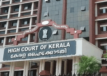 പെട്രോൾ-പമ്പിലെ-ശുചിമുറികൾ-പൊതുശൗചാലയമല്ല,-ഇടക്കാല-ഉത്തരവുമായി-കേരള-ഹൈക്കോടതി,-ഇത്തരവ്-പമ്പ്-ഉടമകളുടെ-പരാതിയിൽ