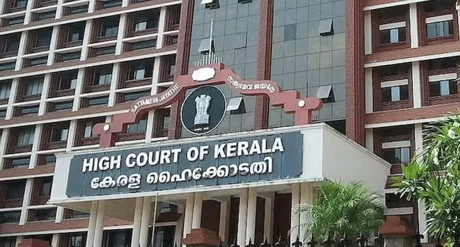 പെട്രോൾ-പമ്പിലെ-ശുചിമുറികൾ-പൊതുശൗചാലയമല്ല,-ഇടക്കാല-ഉത്തരവുമായി-കേരള-ഹൈക്കോടതി,-ഇത്തരവ്-പമ്പ്-ഉടമകളുടെ-പരാതിയിൽ
