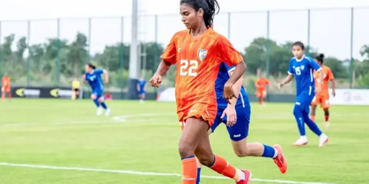 കാൽ-നൂറ്റാണ്ടിന്-ശേഷം-ഒരു-മലയാളി;-ഇന്ത്യൻ-വനിതാ-ഫുട്ബോളിൽ-ചരിത്രം-കുറിച്ച്-മാളവിക
