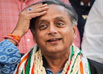 കോൺ​ഗ്രസ്-വിട്ട്-എവിടേക്കുമില്ല!!-നിലമ്പൂരിൽ-ക്ഷണിച്ചിരുന്നേൽ-പോകുമായിരുന്നു,-എന്റെ-ആവശ്യം-അവിടെയുണ്ടായിരുന്നില്ല,-പ്രധാനമന്ത്രിയോട്-സംസാരിച്ചതു-ഔദ്യോ​ഗിക-കാര്യം-മാത്രം-പരസ്യമായി-അതൃപ്തി-പ്രകടിപ്പിച്ച്-ശശി-തരൂർ