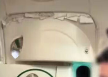 ടേക്ക്-ഓഫ്-ചെയ്ത്-ഒരു-മണിക്കൂർ,-എയർ-ഇന്ത്യയുടെ-വാതിലിന്-കുലുക്കം;-അസ്വാഭാവിക-ശബ്ദത്തിൽ-ഭയന്ന്-യാത്രക്കാർ