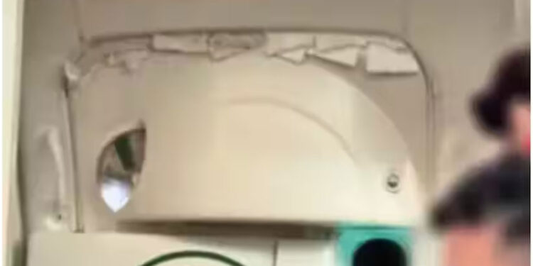 ടേക്ക്-ഓഫ്-ചെയ്ത്-ഒരു-മണിക്കൂർ,-എയർ-ഇന്ത്യയുടെ-വാതിലിന്-കുലുക്കം;-അസ്വാഭാവിക-ശബ്‍ദത്തിൽ-ഭയന്ന്-യാത്രക്കാർ