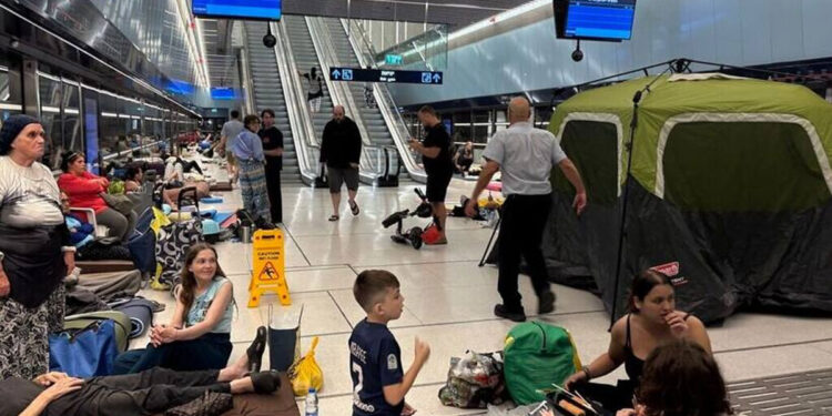 മിസൈലിൽ-നിന്ന്-രക്ഷവേണം,-ഇസ്രയേലിൽ-ഭൂഗർഭ-റെയിൽ-സ്റ്റേഷനുകളിൽ-അഭയം-തേടി-ജനങ്ങള്