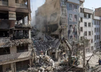 ഇറാനെ-ആക്രമിച്ച്-അമേരിക്ക;-ആക്രമണം-നടത്തിയത്-മൂന്ന്-ആണവ-കേന്ദ്രങ്ങളിൽ