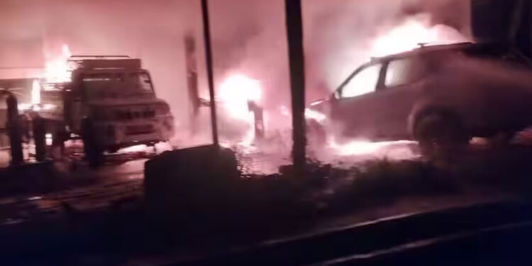 കാർ-വാഷിം​ഗ്-സെന്ററിൽ-വൻ-അ​ഗ്നിബാധ:-സ്ഥാപനവും-3-കാറുകളും-കത്തിനശിച്ചു