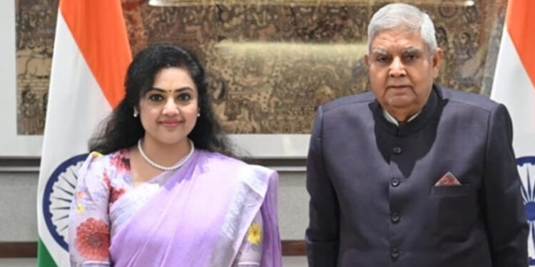 നടി-മീന-ബിജെപിയിലേക്കെന്ന്-അഭ്യൂഹം