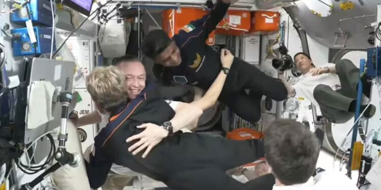 ആക്‌സിയം-4;-ശുഭാംശു-ശുക്ലയെ-സ്വാഗതം-ചെയ്ത്-ബഹിരാകാശ-നിലയം,-ദൗത്യസംഘം-നിലയത്തില്‍-പ്രവേശിച്ചു