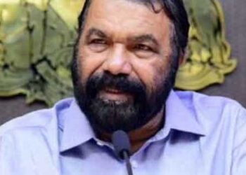 തീരുമാനത്തിൽ-നിന്ന്-ഒരിഞ്ചുപോലും-പിന്നോ‌ട്ടില്ല,-ഇവിടെ-ചില-പ്രസ്ഥാനങ്ങൾ-ഭൂരിപക്ഷ-വർഗീയതയ്ക്ക്-അനുകൂലമായ-നിലപാടുകളാണ്-സ്വീകരിക്കുന്നത്.-ഇത്-‘ആടിനെ-പട്ടിയാക്കുന്ന’തിന്-തുല്യമാണ്,-യൂണിഫോമിലാണ്-കു‌‌ട്ടികൾ-പരിശീലിക്കുന്നത്,-അൽപ-വസ്ത്രത്തിലല്ല-വി-ശിവൻകുട്ടി