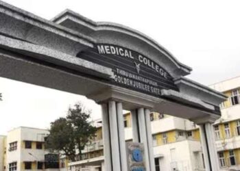 സർക്കാർ-മെഡിക്കൽ-കോളേജുകളിലെ-പ്രതിസന്ധി;-കോൺഗ്രസ്-പ്രക്ഷോഭത്തിലേക്ക്,-ചൊവ്വാഴ്ച-പ്രതിഷേധ-മാർച്ചും-ധർണയും