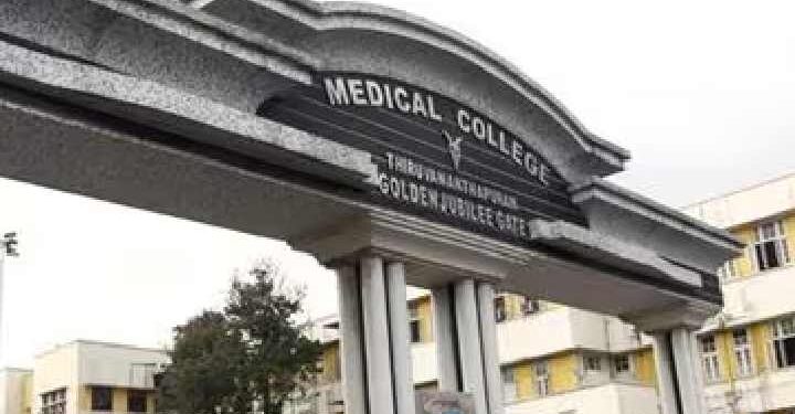 സർക്കാർ-മെഡിക്കൽ-കോളേജുകളിലെ-പ്രതിസന്ധി;-കോൺഗ്രസ്-പ്രക്ഷോഭത്തിലേക്ക്,-ചൊവ്വാഴ്ച-പ്രതിഷേധ-മാർച്ചും-ധർണയും