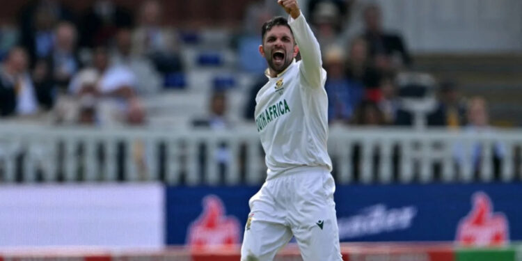 ചരിത്ര-നേട്ടം-സ്വന്തമാക്കി-ദക്ഷിണാഫ്രിക്കൻ-സ്പിന്നർ-കേശവ്-മഹാരാജ്