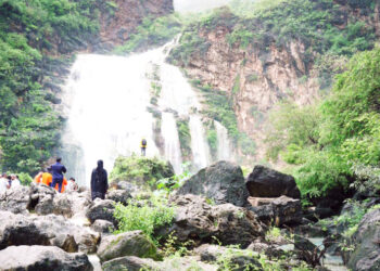 വീ​ണ്ടും-ഒ​രു-ഖ​രീ​ഫ്;-സ​ലാ​ല​യി​ൽ-ഇ​നി-ഉ​ത്സ​വ​കാ​ലം…