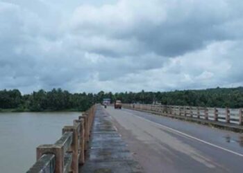 യുവതി-ഭർത്താവിനെ-ഉപേക്ഷിച്ച്-കാമുകനൊപ്പം-പോയി!!-ഒരുമിച്ച്-പുഴയിൽ-ചാടി-ആത്മഹത്യാ-ശ്രമം,-യുവതി-നീന്തി-രക്ഷപ്പെട്ടു;-ഒഴുക്കിൽപ്പെട്ട-യുവാവിനായി-തിരച്ചിൽ-തുടരുന്നു
