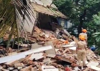 കോട്ടയം-മെഡിക്കൽ-കോളേജ്-ആശുപത്രിയിലെ-കെട്ടിടം-തകർന്നു,-തകർന്നത്-14-ാം-വാർ‍ഡിന്റെ-ഒരു-ഭാഗം,-ഒരു-കുട്ടിയെ-രക്ഷപ്പെടുത്തി