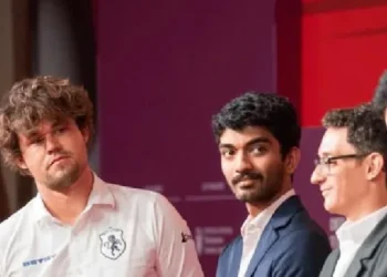 പ്രജ്ഞാനന്ദയെ-തോല്‍പിച്ച്-ഗുകേഷ്-;-മാഗ്നസ്-കാള്‍സനും-ഗുകേഷും-മുന്നില്‍;-ഗുകേഷ്-ദുര്‍ബലനായ-കളിക്കാരനെന്ന്-മാഗ്നസ്-കാള്‍സന്‍