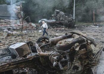 പുടിനോടൊന്നും-സംസാരിച്ചിട്ട്-യാതൊരു-പുരോഗതിയുമില്ല-ട്രംപ്!!-കീവിന്-നേരേ-ബാലിസ്റ്റിക്-മിസൈൽ-ആക്രമണമുണ്ടാകുമെന്ന്-മുന്നറിയിപ്പ്,-തൊട്ടുപിന്നാലെ-കനത്ത-വ്യോമാക്രമണം,-നിരവധി-കെട്ടിടങ്ങൾ-തകർന്നു,-എട്ടുപേർക്ക്-പരുക്ക്