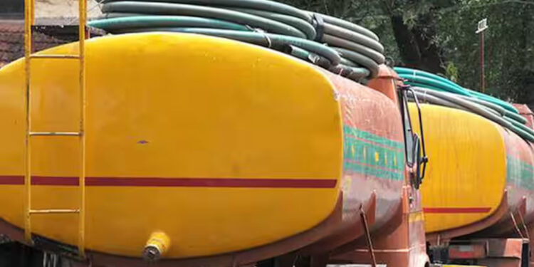 ഗുരുവായൂരിലെ-ലോഡ്ജുകളിൽ-നിന്ന്-പൈപ്പിൽ-ഭൂമിക്കടിയിലൂടെ-പ്ലാൻറിലെത്തിക്കുന്നതിന്-പുറമേ-ടാങ്കറിലും-മാലിന്യമെത്തിക്കാൻ-തീരുമാനം,-പ്രതിഷേധം