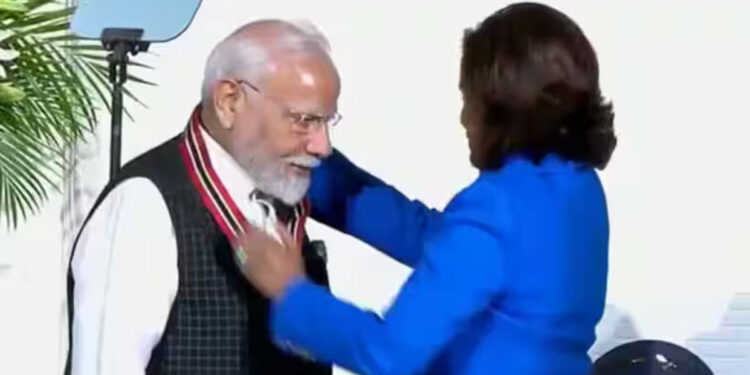 അന്താരാഷ്ട്ര-ബഹുമതികളുടെ-എണ്ണത്തിൽ-കാൽ-സെഞ്ചുറി-തികച്ച്-മോദി,-ചരിത്രത്തിലാദ്യമായി-പരമോന്നത-ബഹുമതി-ഒരു-വിദേശ-നേതാവിന്-നൽകി-ട്രിനിഡാഡ്-ആൻഡ്-ടൊബാഗോ