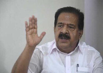 സർക്കാർ-ആശുപത്രികളിൽ-നടന്ന്-പോകുന്നവർ-മൂക്കിൽ-പഞ്ഞിവെച്ച്-തിരിച്ചെത്തുന്ന-സ്ഥിതി!!-പാവങ്ങൾക്കും-അമേരിക്കയിൽ-പോയി-ചികിൽസിക്കാൻ-കഴിയില്ലാലോ.!!-സാധാരണക്കാർ-പണം-ഉണ്ടാക്കി-കൊണ്ടുവന്നിട്ട്-വേണം-മരുന്ന്-വാങ്ങാൻ…-രമേശ്-ചെന്നിത്തല