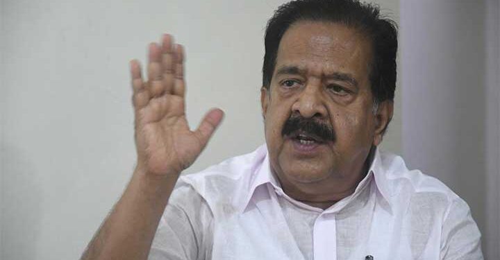 സർക്കാർ-ആശുപത്രികളിൽ-നടന്ന്-പോകുന്നവർ-മൂക്കിൽ-പഞ്ഞിവെച്ച്-തിരിച്ചെത്തുന്ന-സ്ഥിതി!!-പാവങ്ങൾക്കും-അമേരിക്കയിൽ-പോയി-ചികിൽസിക്കാൻ-കഴിയില്ലാലോ.!!-സാധാരണക്കാർ-പണം-ഉണ്ടാക്കി-കൊണ്ടുവന്നിട്ട്-വേണം-മരുന്ന്-വാങ്ങാൻ…-രമേശ്-ചെന്നിത്തല