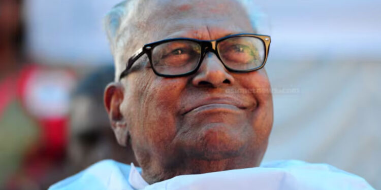 ‘വിഎസ്-മരുന്നുകളോട്-പ്രതികരിക്കുന്നു,-രക്തസമ്മർദ്ദവും-കിഡ്നിയുടെ-പ്രവർത്തനവും-സാധാരണ-നിലയിലാക്കാൻ-ശ്രമം’,-ആരോഗ്യ-നില-അതീവ-ഗുരുതരമെന്നും-ഡോക്ടർമാർ