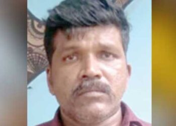 മദ്യപിച്ച്-വാഹനമോടിച്ചതിന്-കസ്റ്റഡിയിലെടുത്തു,-ജീപ്പിൽ-കൊണ്ടുപോകവെ-സമീപത്തിരുന്ന-പോലീസുകാരന്റെ-മൊബൈൽ-അടിച്ചുമാറ്റി!!-ജാമ്യത്തിൽ-പോയ-പ്രതിയെ-മറ്റൊരു-കേസിൽ-പിടികൂടി-ചോദ്യം-ചെയ്തപ്പോൾ-കിട്ടിയത്-ഒന്നിനുപകരം-രണ്ട്-മൊബൈലുകൾ