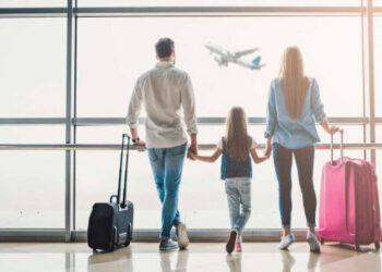 അ​വ​ധി​ക്കാ​ല​മാ​ണ്,-സു​ഖ​ക​ര​മാ​യ-വി​മാ​ന​യാ​ത്ര​ക്ക്-പ്ര​വാ​സി​ക​ൾ-ഇ​ക്കാ​ര്യ​ങ്ങ​ൾ-ശ്ര​ദ്ധി​ക്കു​ക