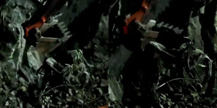 കോന്നി-പയ്യനാമണ്ണിലെ-പാറമട-അപകടം:-അജയ്-റായുടെ-മൃതദേഹം-കണ്ടെത്തി,-വടംകെട്ടിയിറങ്ങി-മൃതദേഹം-പുറത്തെടുക്കാൻ-ശ്രമം