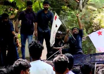 സമരക്കാർക്കു-നേരെ -ജലപീരങ്കി-പ്രയോ​ഗിച്ചത്-5-തവണ,-ചീറ്റിക്കാൻ-വെള്ളമില്ല!! -ഇനി-​ഗ്രനേഡ്-പോലീസിന്റെ-മുന്നറിയിപ്പ്