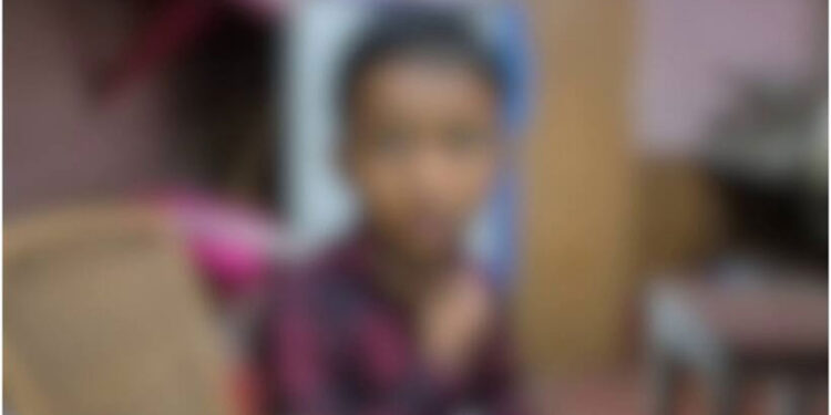 ചായക്കടയിലിരുന്ന-കുഞ്ഞിൻ്റെ-കഴുത്തിലും-മുഖത്തും-മുറിവ്;-അമ്മയും-അമ്മൂമ്മയും-ഉപദ്രവിച്ചെന്ന്-മൊഴി,-കേസെടുത്ത്-പൊലീസ്