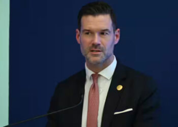 16കാരനായ-മകൻ-തീവ്ര-വലതുപക്ഷ-ഗ്രൂപ്പുകളുമായി-ബന്ധമുണ്ടെന്ന്-സ്വീഡൻ-കുടിയേറ്റകാര്യ-മന്ത്രി,-രാജി-വയ്ക്കണമെന്ന്-പ്രതിപക്ഷം