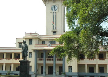 കേരള-സർവകലാശാലയിലെ-പോര്-കനക്കുന്നു;-രജിസ്ട്രാർ-അയച്ച-ഫയലുകൾ-വൈസ്-ചാൻസലർ-തിരിച്ചയച്ചു